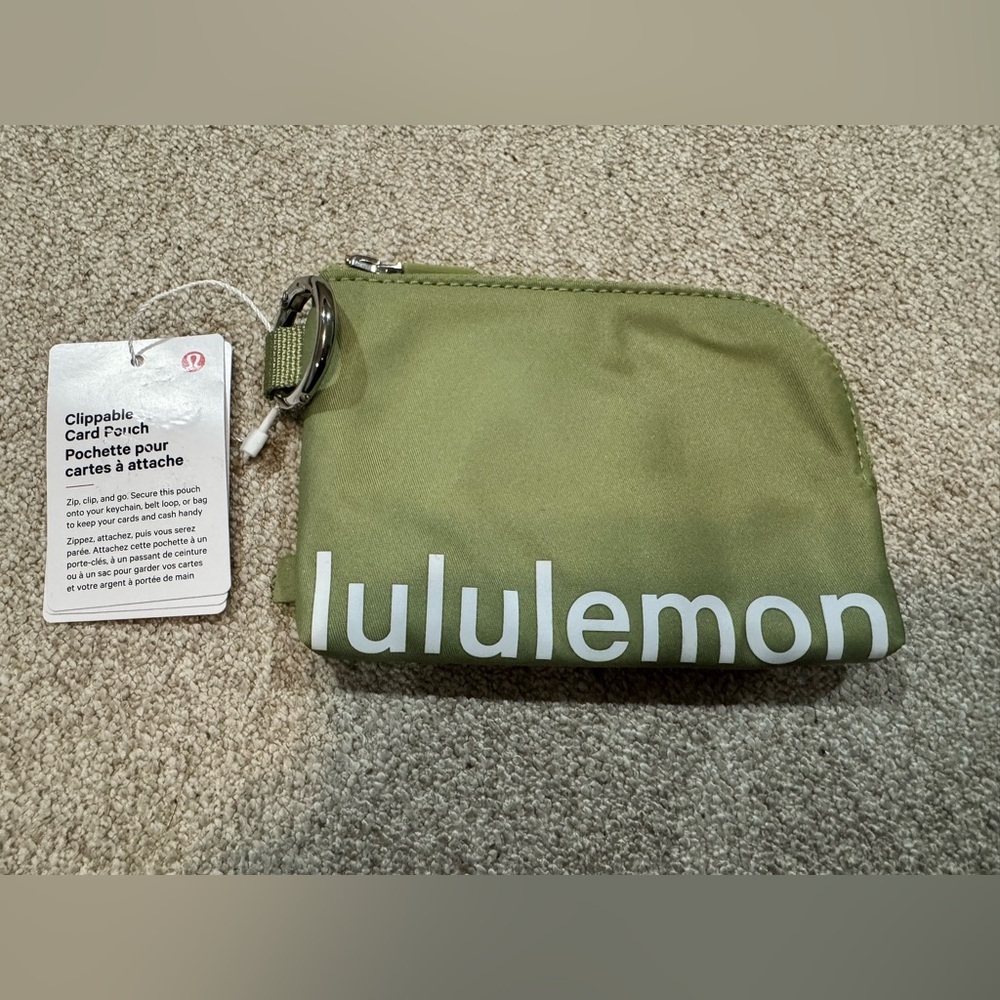 NWT Lululemon Clippable Card Pouch in Edamame Green/White